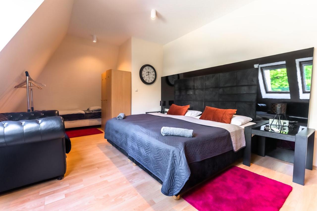 Lovely 4-Bedroom Flat In Historical Center With Stunning View Trenčín المظهر الخارجي الصورة