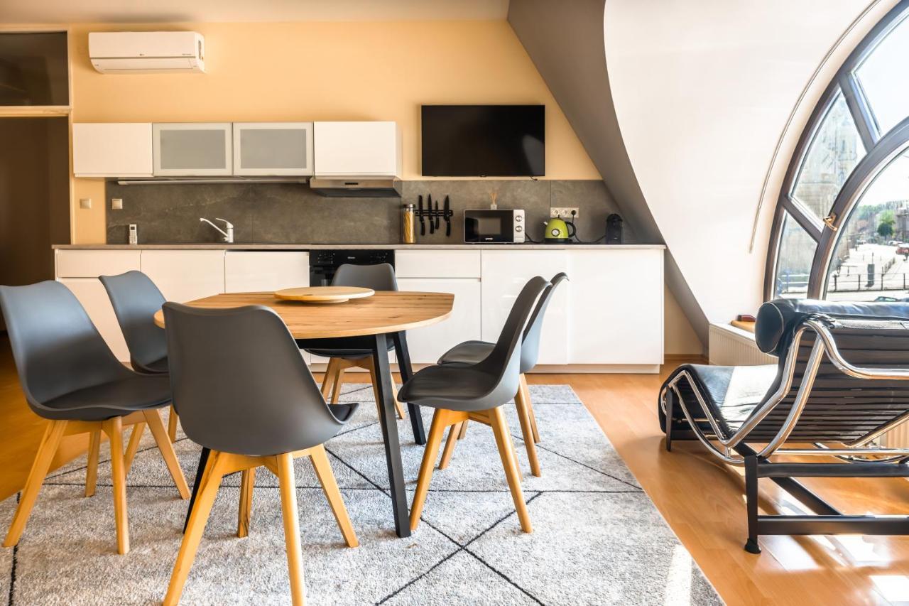 Lovely 4-Bedroom Flat In Historical Center With Stunning View Trenčín المظهر الخارجي الصورة