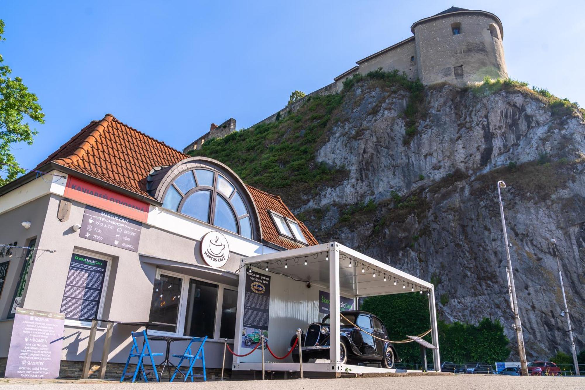Lovely 4-Bedroom Flat In Historical Center With Stunning View Trenčín المظهر الخارجي الصورة
