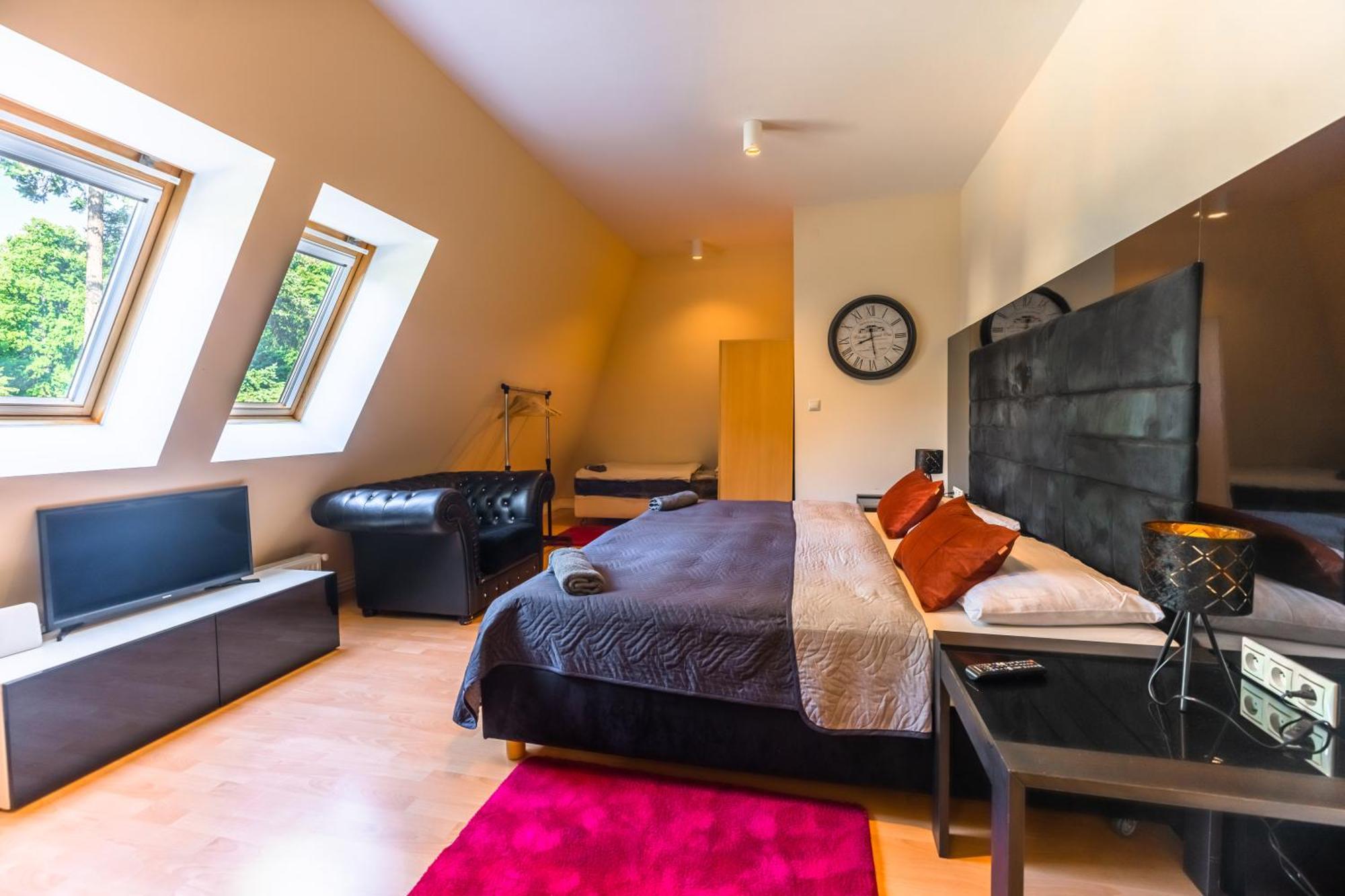 Lovely 4-Bedroom Flat In Historical Center With Stunning View Trenčín المظهر الخارجي الصورة